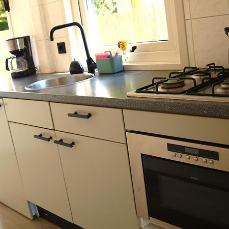 Gezellig Gemoderniseerd Chalet Op De Veluwe Putten Kültér fotó