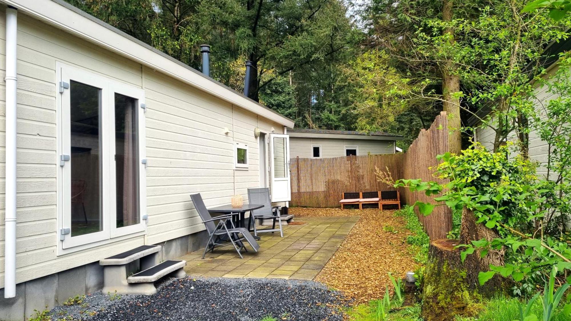 Gezellig Gemoderniseerd Chalet Op De Veluwe Putten Kültér fotó